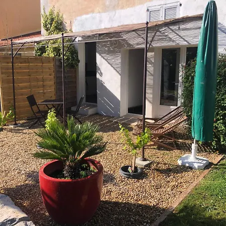 Bed & Breakfast - Douceur Du Sud, Entre Et Campagne 3*