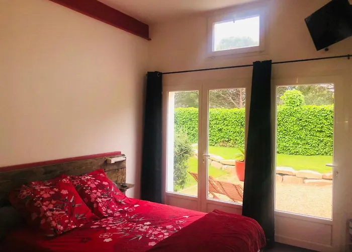 - Douceur Du Sud, Entre Et Campagne 住宿加早餐酒店 耶尔