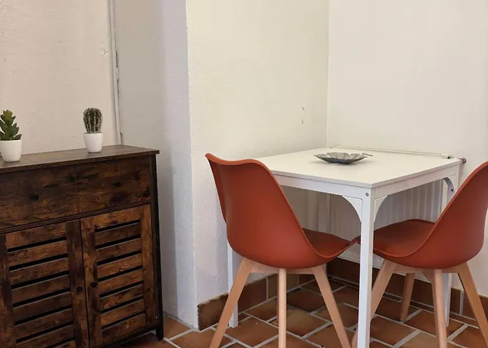 - Douceur Du Sud, Entre Et Campagne 住宿加早餐酒店 3*