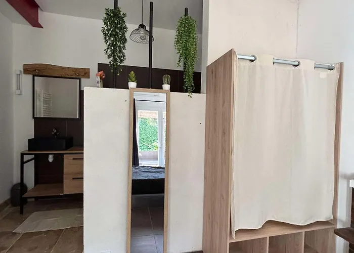 - Douceur Du Sud, Entre Et Campagne 住宿加早餐酒店