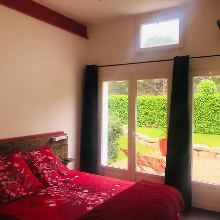 - Douceur Du Sud, Entre Et Campagne 住宿加早餐酒店 耶尔