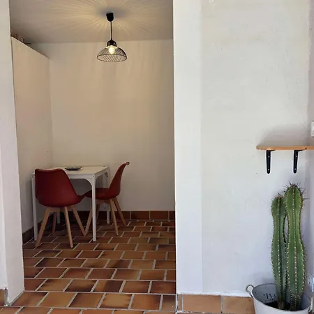 - Douceur Du Sud, Entre Et Campagne 耶尔