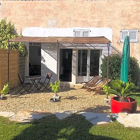 - Douceur Du Sud, Entre Et Campagne Bed & Breakfast