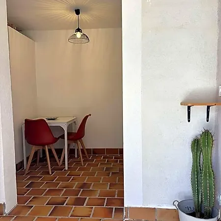 Bed & Breakfast - Douceur Du Sud, Entre Et Campagne 3*